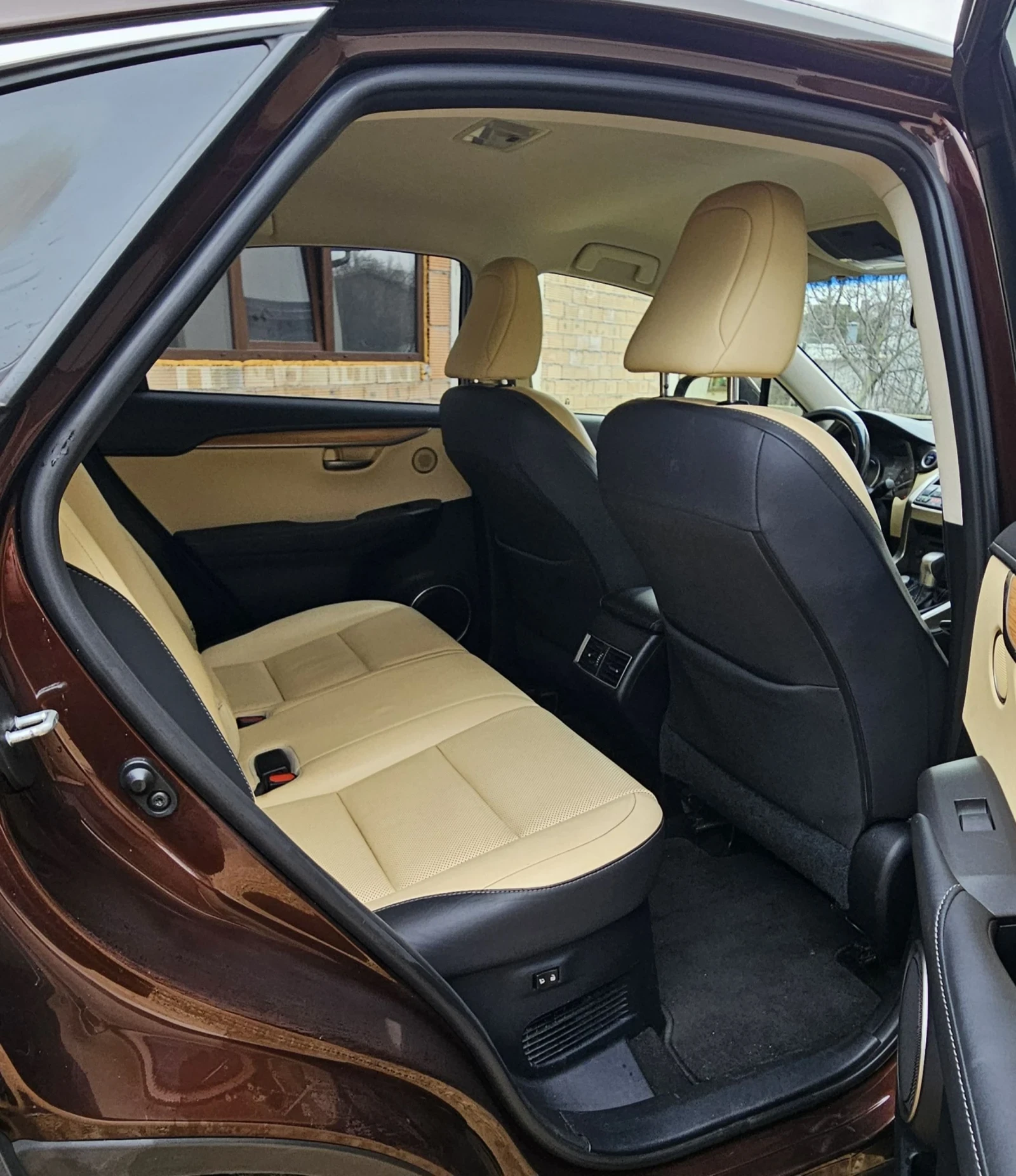 Lexus NX 300h Luxury Pack 4x4 - изображение 8