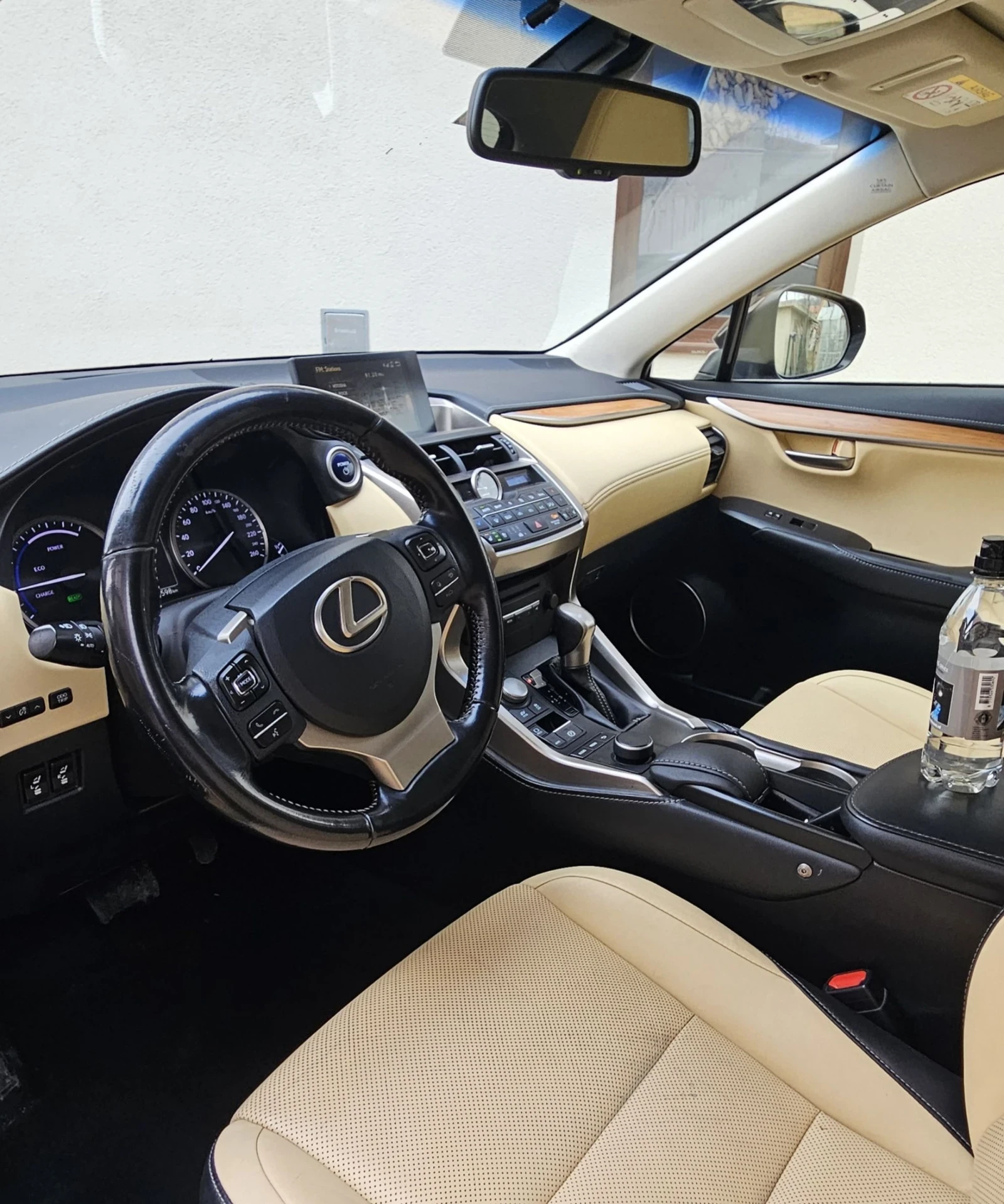 Lexus NX 300h Luxury Pack 4x4 - изображение 6