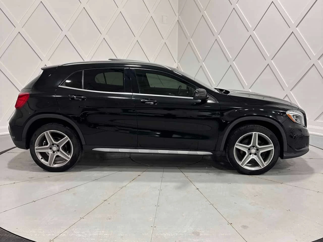 Mercedes-Benz GLA 250  * CARFAX * Подгрев * Панорама * Два ключа * , снимка 3 - Автомобили и джипове - 54144038