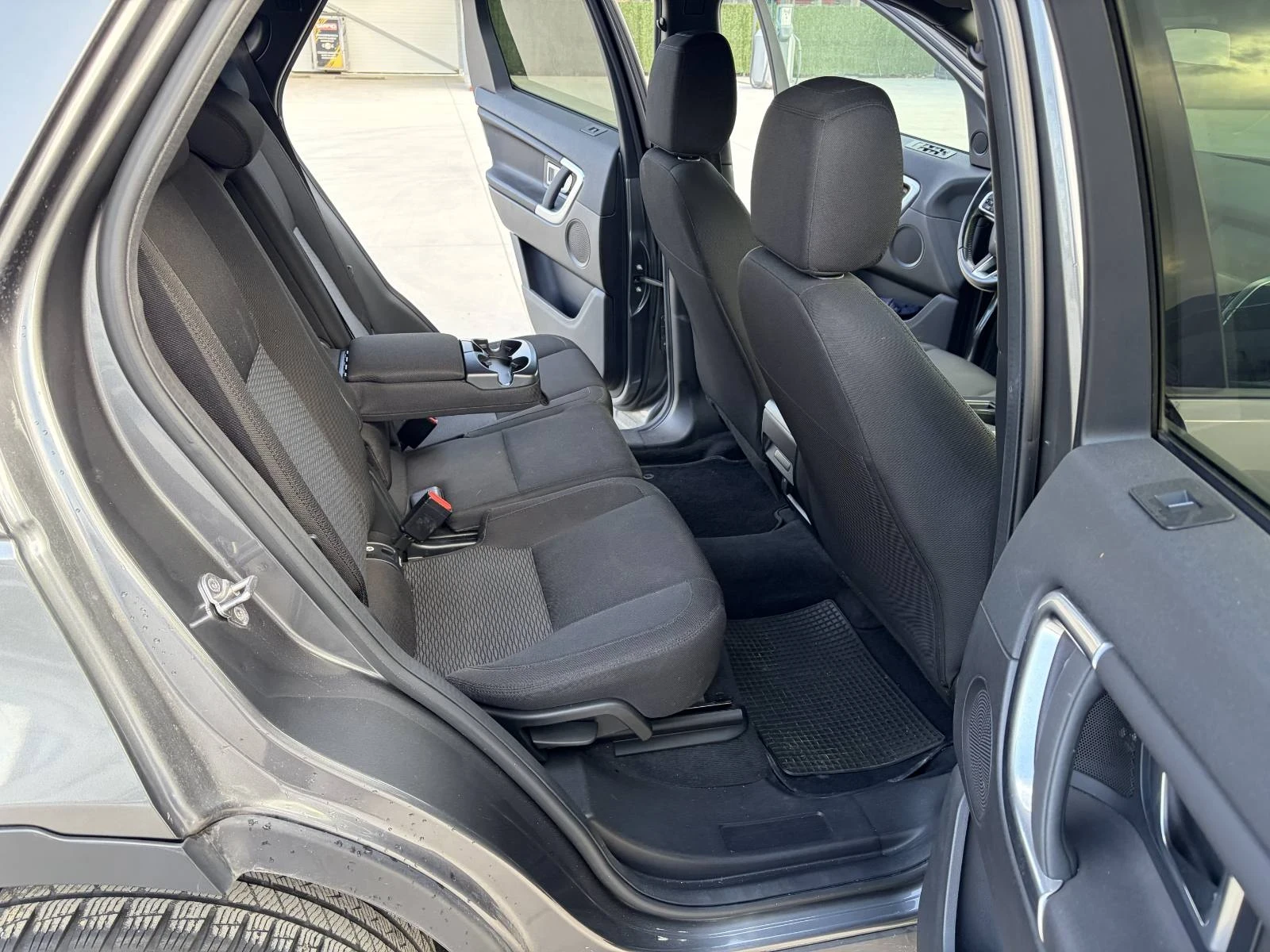 Land Rover Discovery Sport, снимка 12 - Автомобили и джипове - 54396780