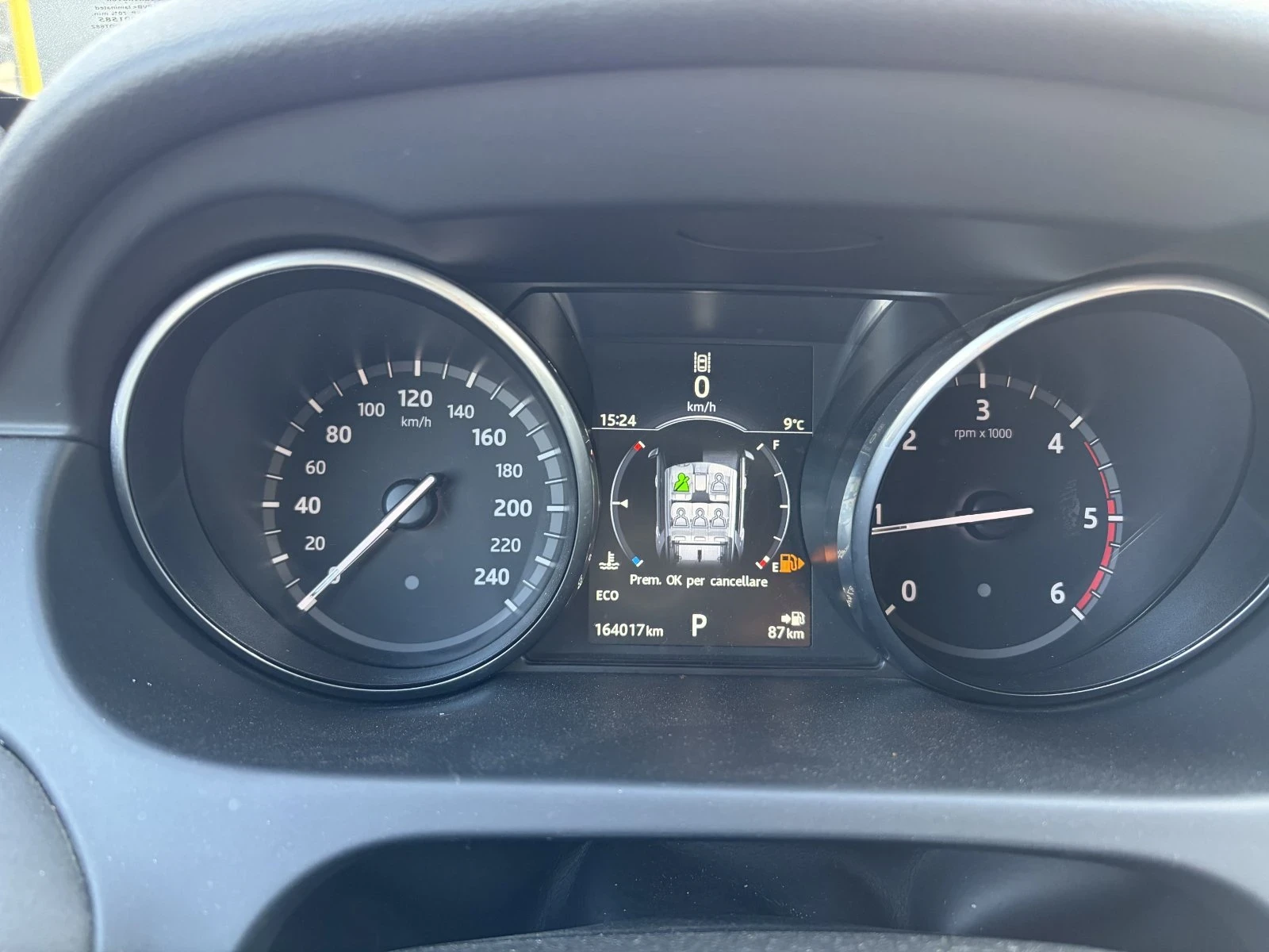 Land Rover Discovery Sport, снимка 13 - Автомобили и джипове - 54396780