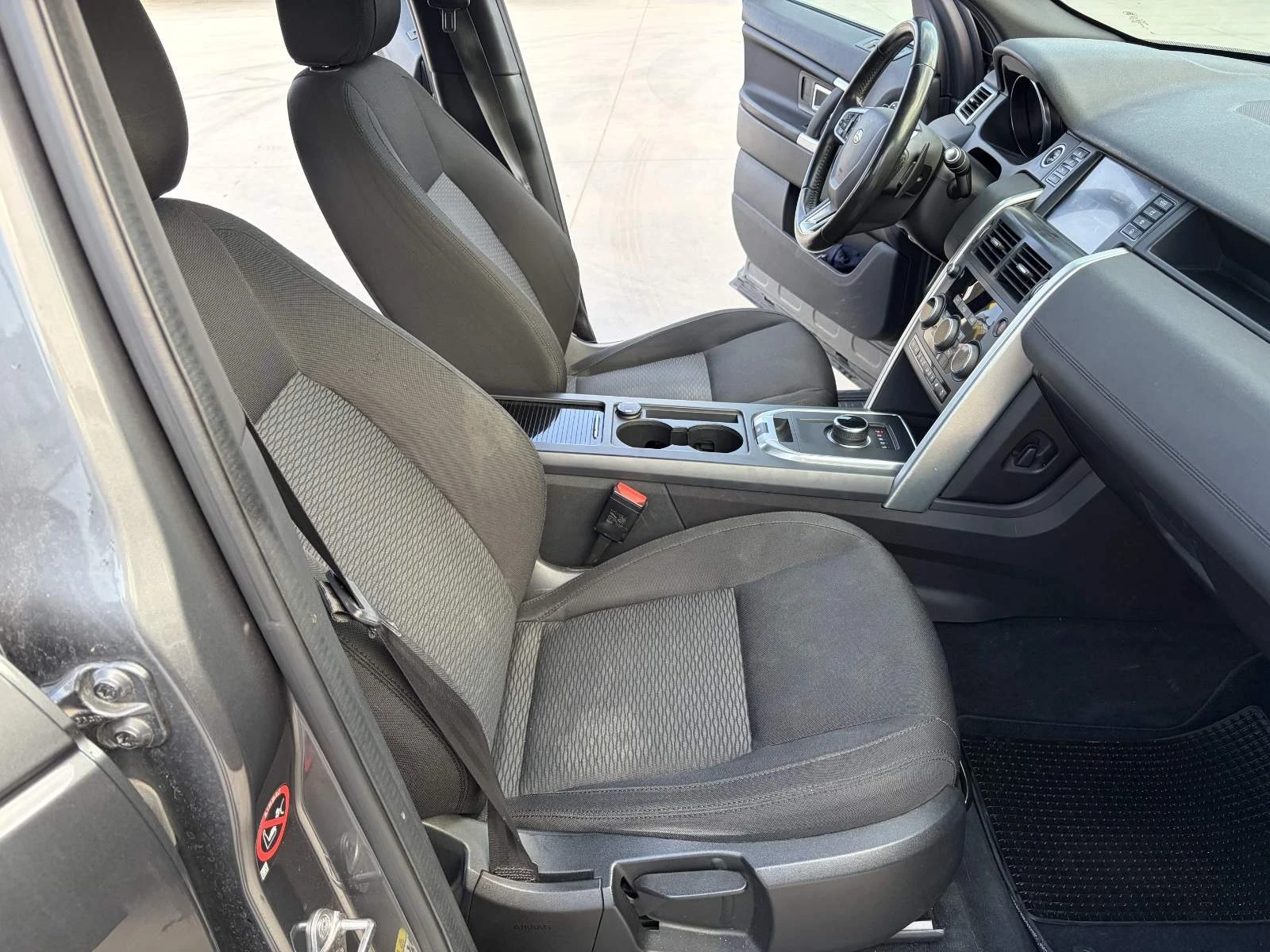 Land Rover Discovery Sport, снимка 14 - Автомобили и джипове - 54396780