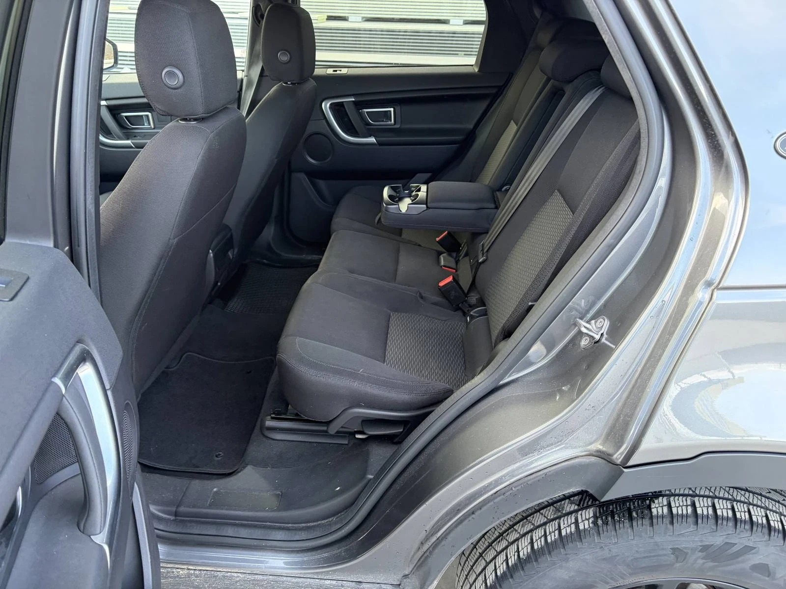 Land Rover Discovery Sport, снимка 9 - Автомобили и джипове - 54396780