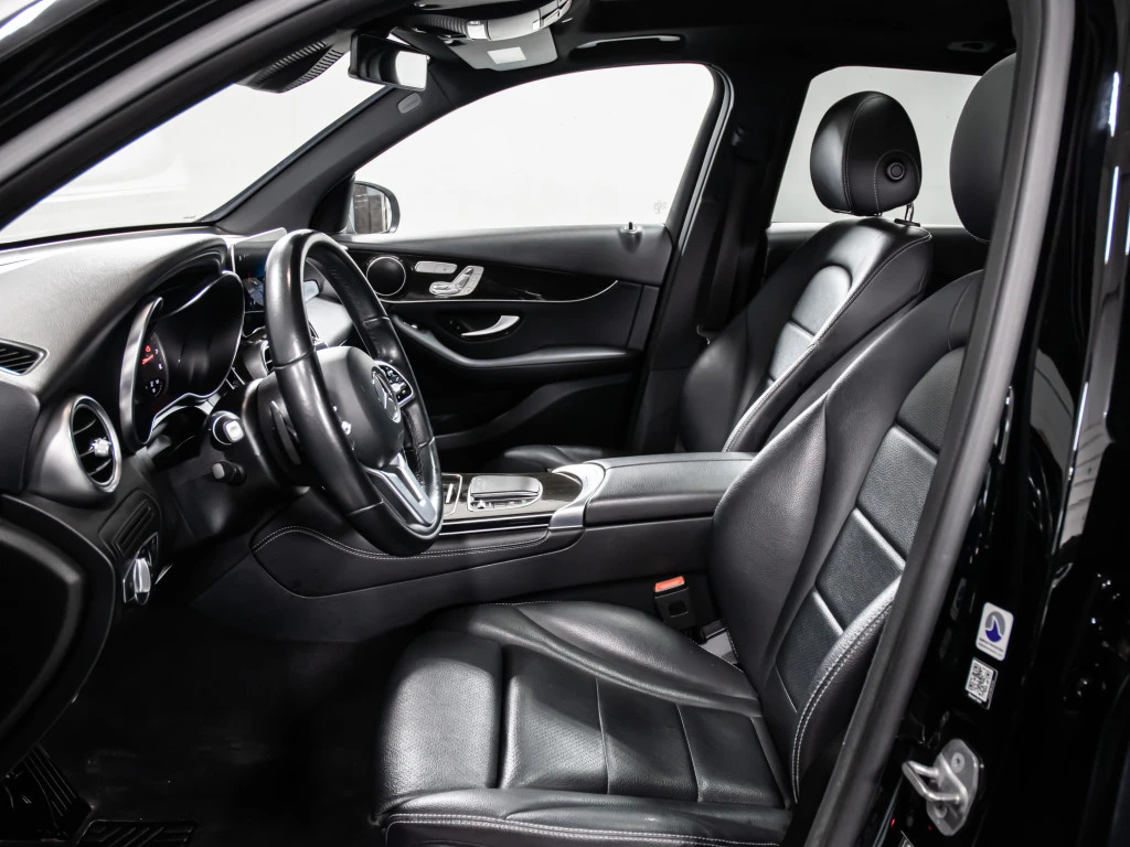 Mercedes-Benz GLC 300 4MATIC* AMG-LINE* DISTRONIC* PANOROOF, снимка 12 - Автомобили и джипове - 54430784