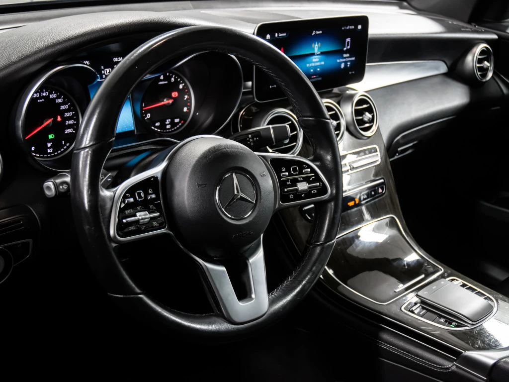 Mercedes-Benz GLC 300 4MATIC* AMG-LINE* DISTRONIC* PANOROOF, снимка 7 - Автомобили и джипове - 54430784