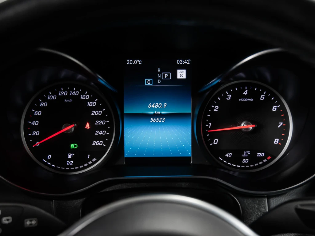 Mercedes-Benz GLC 300 4MATIC* AMG-LINE* DISTRONIC* PANOROOF, снимка 8 - Автомобили и джипове - 54430784