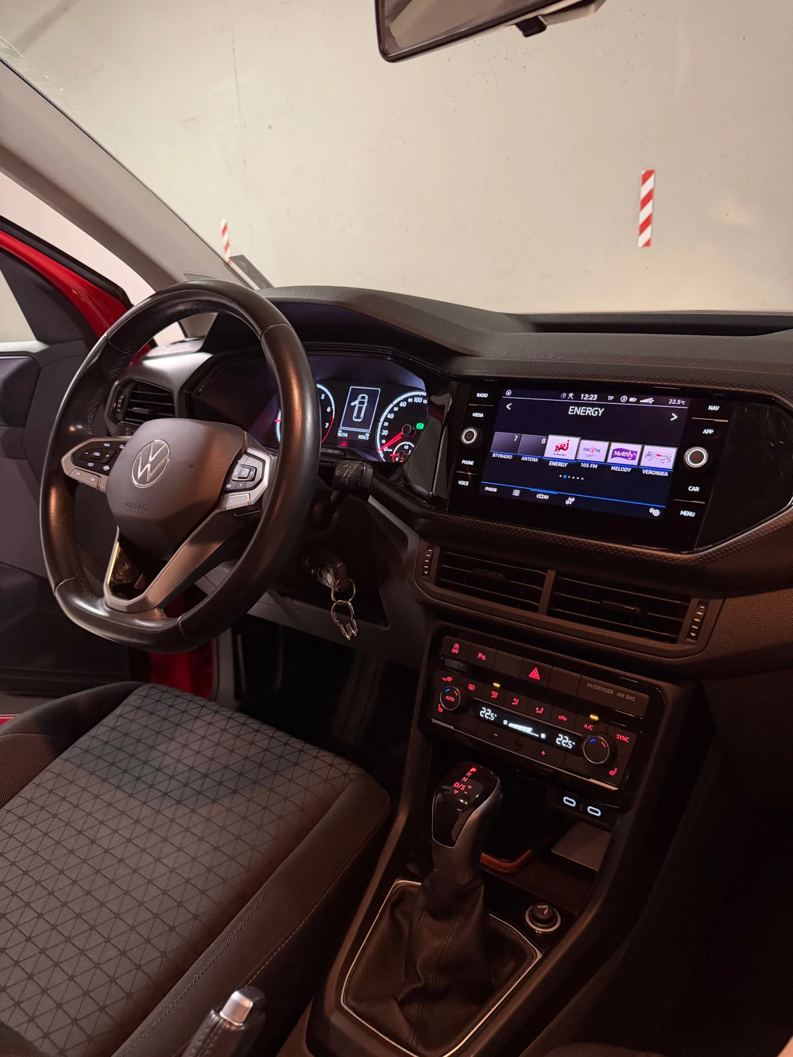 VW T-Cross, снимка 8 - Автомобили и джипове - 55315819