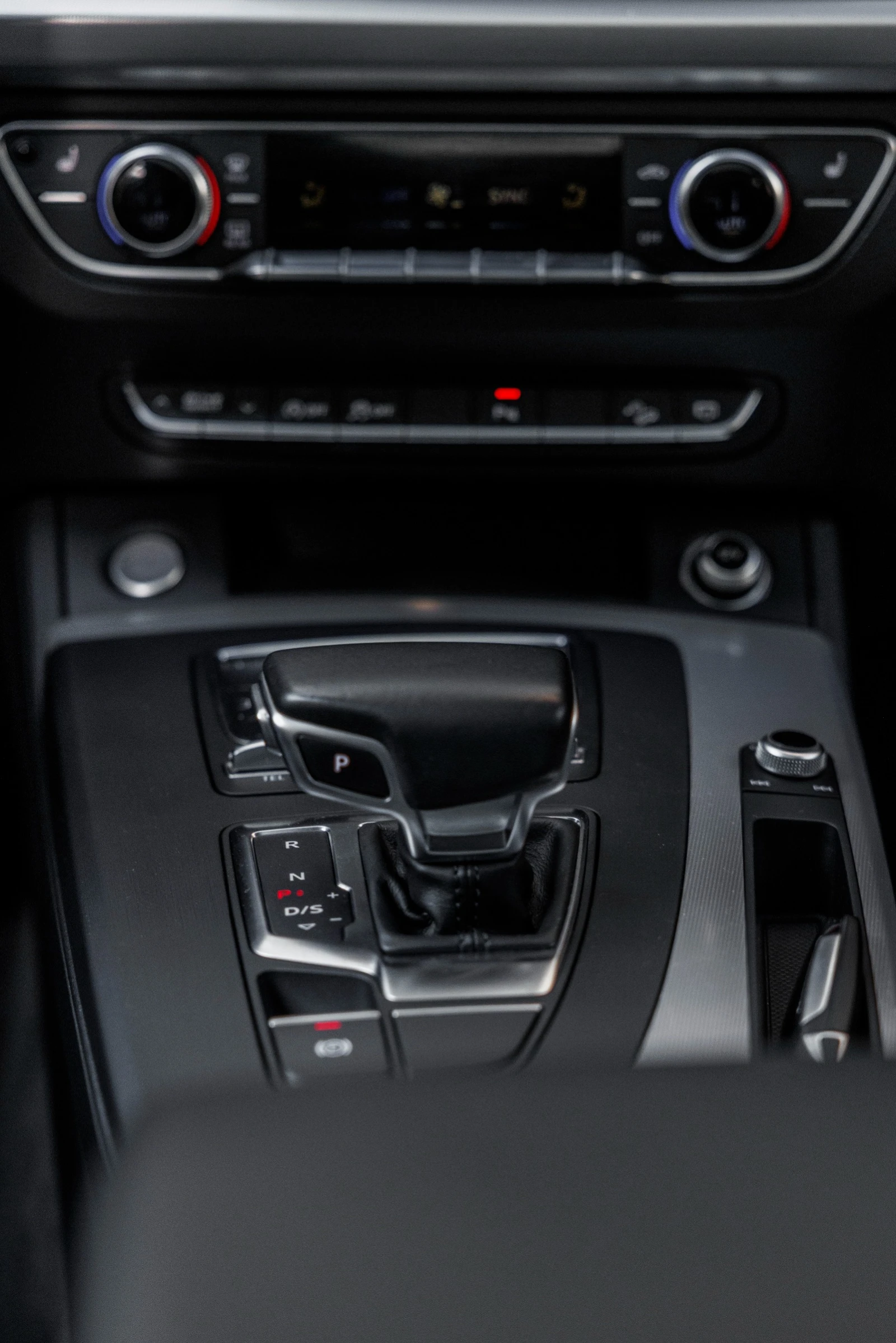 Audi Q5 DIGITAL| B&O| MATRIX LED| 360| DISTRONIK| KEYLESS|, снимка 8 - Автомобили и джипове - 56588259