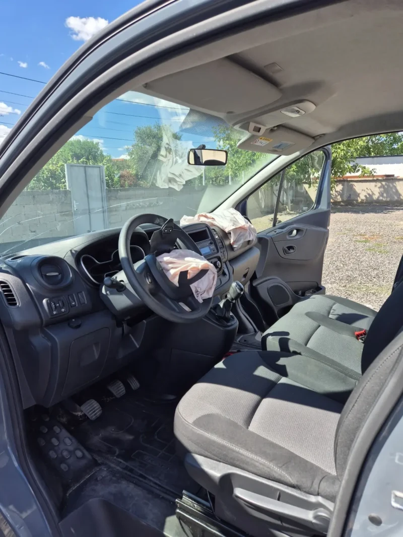 Renault Trafic 2.0, снимка 5 - Бусове и автобуси - 51964079