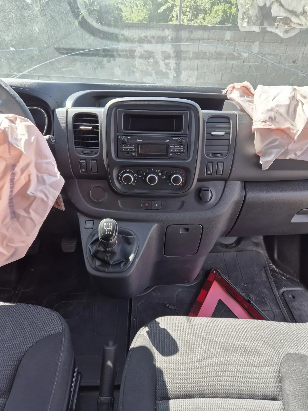 Renault Trafic 2.0 - изображение 6