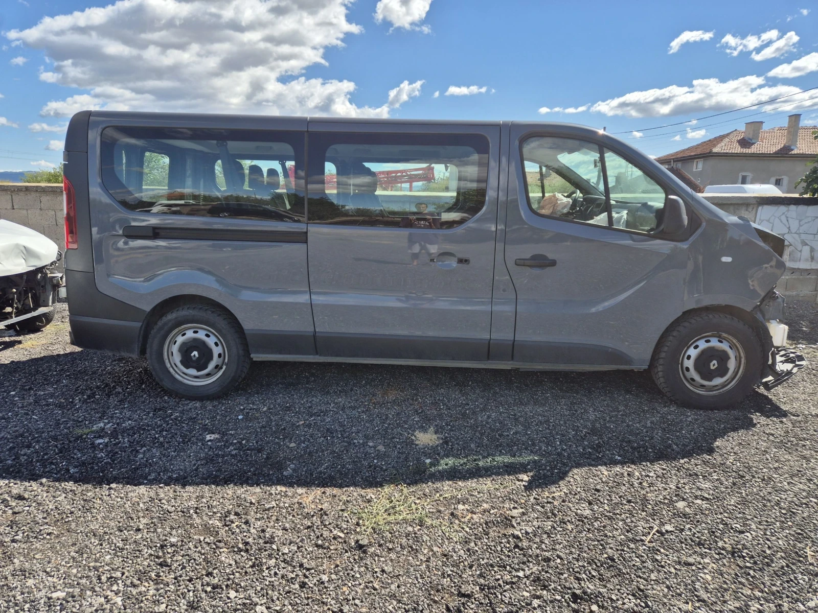 Renault Trafic 2.0 - изображение 2