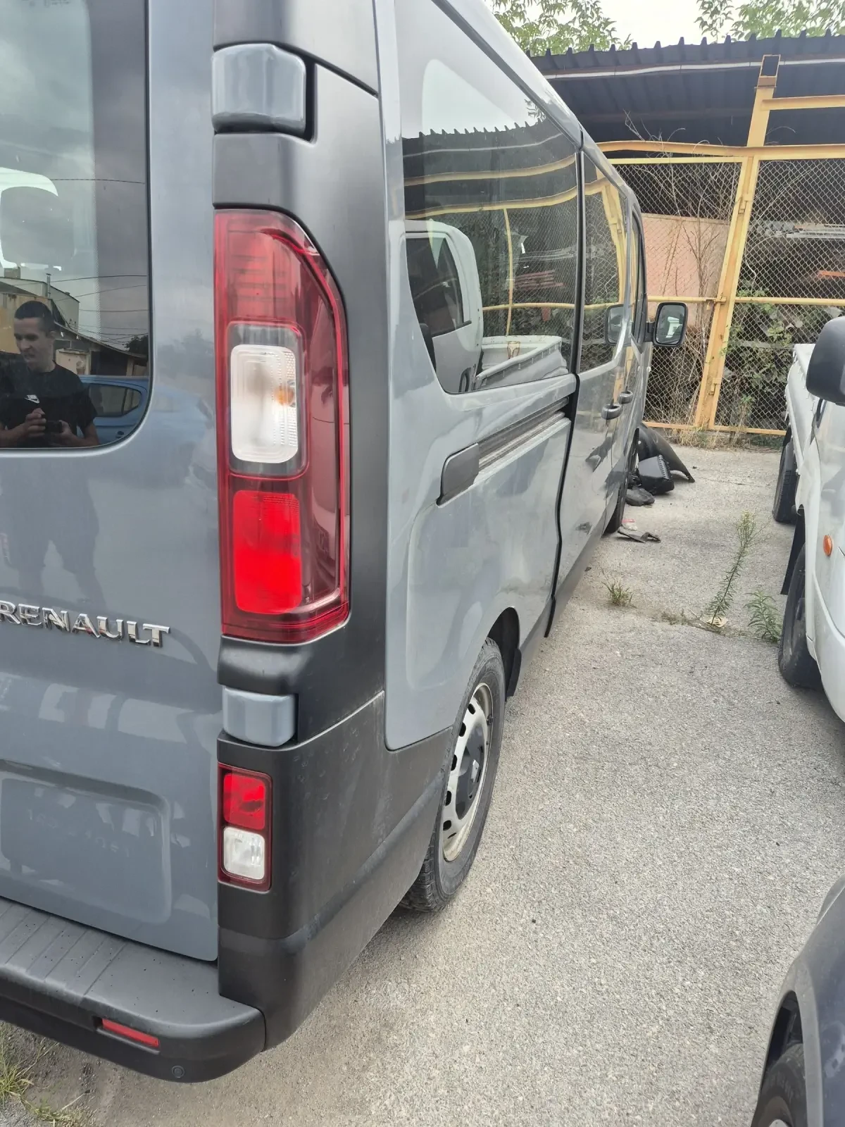 Renault Trafic 2.0 - изображение 2