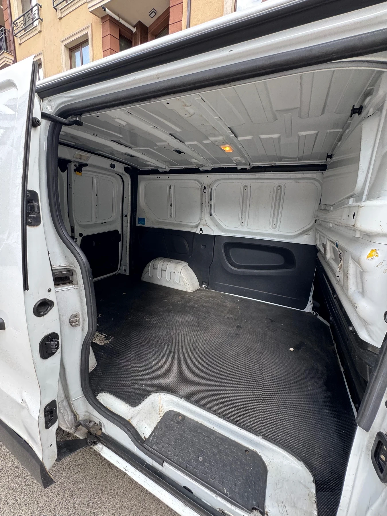 Renault Trafic 3 - 2020г Климатик, снимка 8 - Бусове и автобуси - 54677854