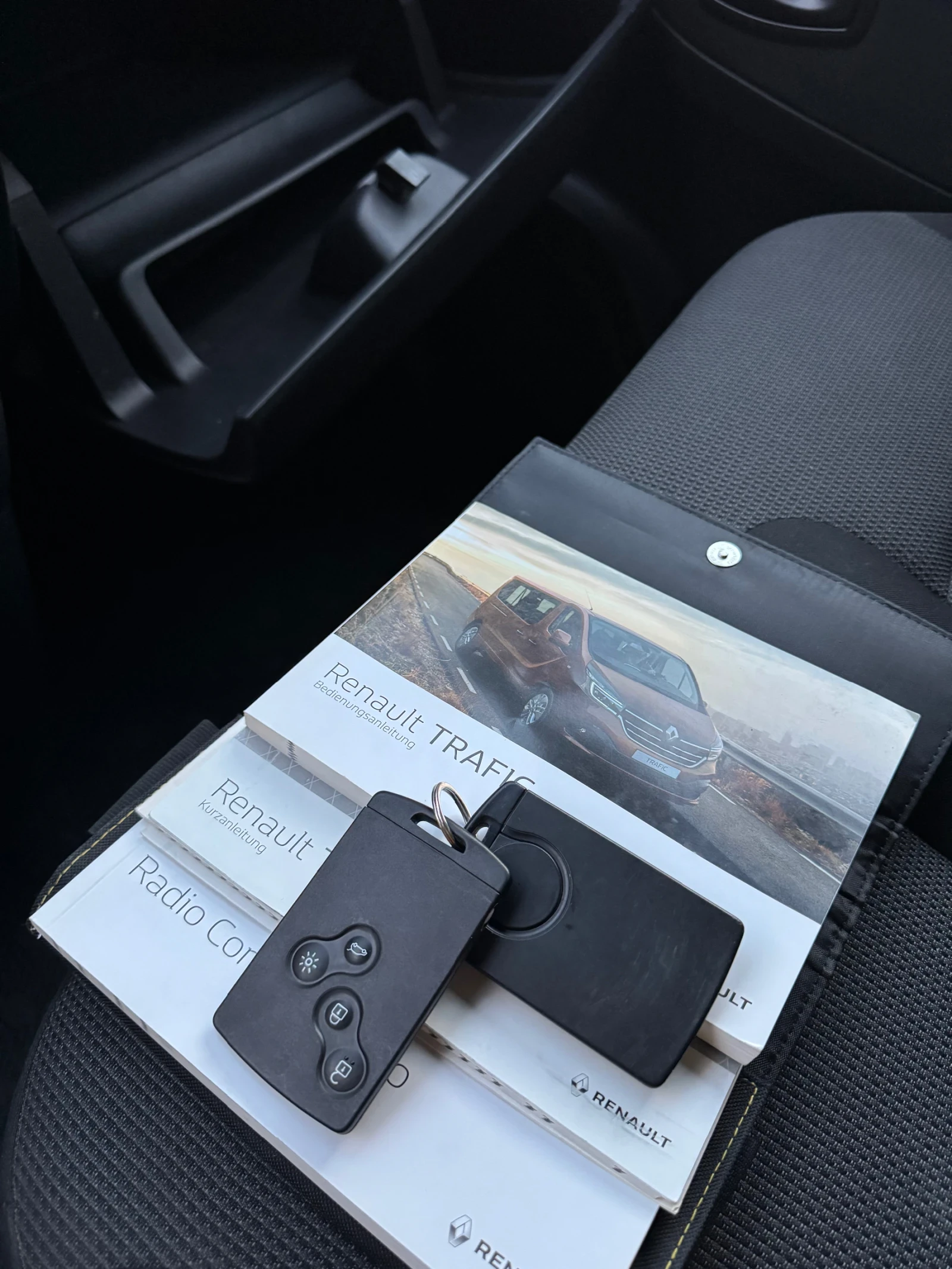 Renault Trafic 3 - 2020г Климатик, снимка 12 - Бусове и автобуси - 54677854