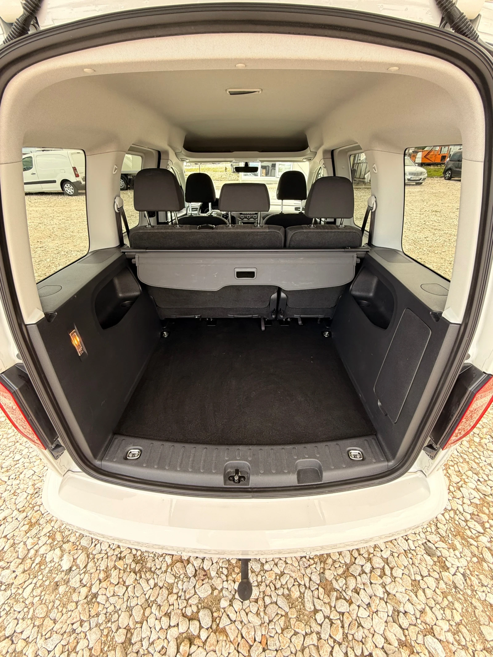 VW Caddy 4Motion-2.0TDi-DSG-Euro6, снимка 9 - Бусове и автобуси - 54866980