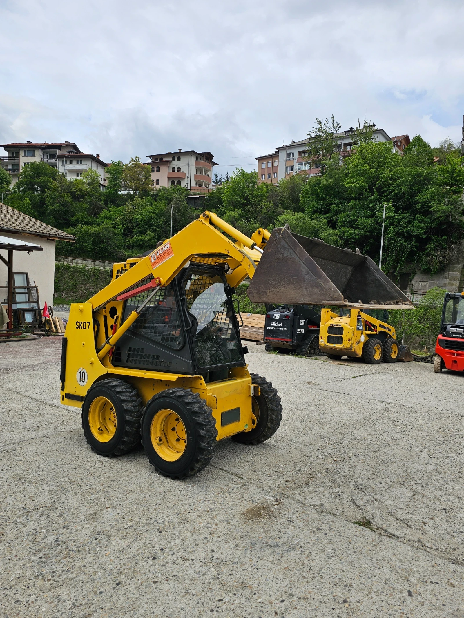 Мини челни товарачи Komatsu sk07 затворан с парно Нов внос
