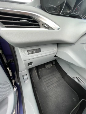 Peugeot 208 1.6i-120к.с., снимка 17