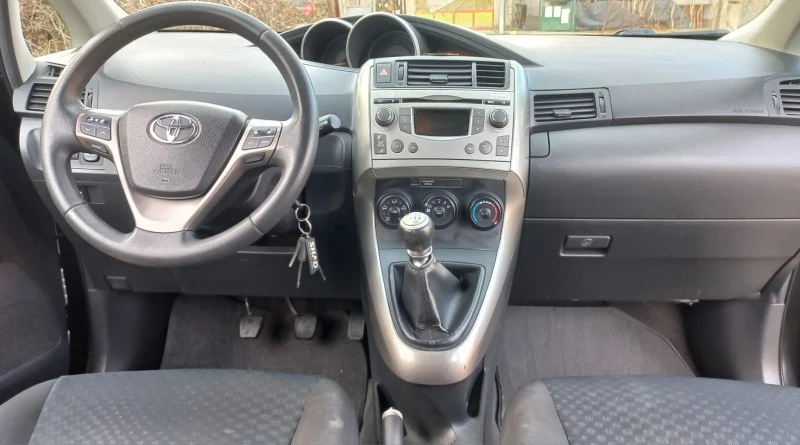 Toyota Verso, снимка 6 - Автомобили и джипове - 47039434