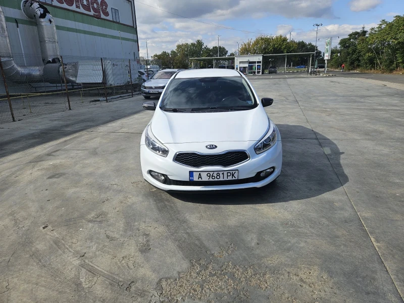 Kia Ceed 1.6CRDI, снимка 1 - Автомобили и джипове - 47293220