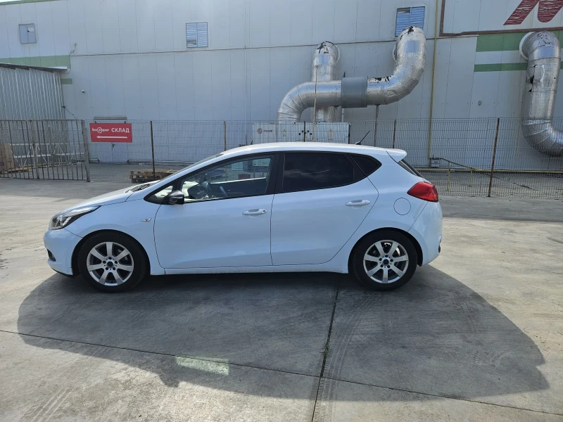 Kia Ceed 1.6CRDI, снимка 3 - Автомобили и джипове - 47293220