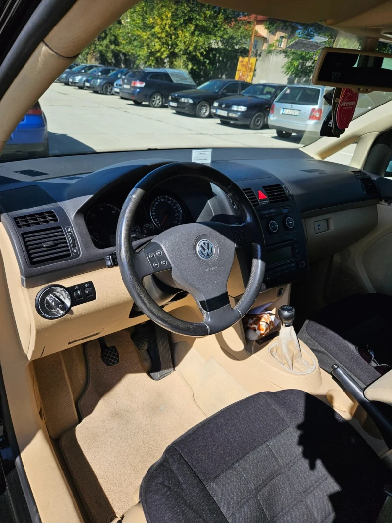 VW Touran 2.0 TDI, снимка 5 - Автомобили и джипове - 47389717