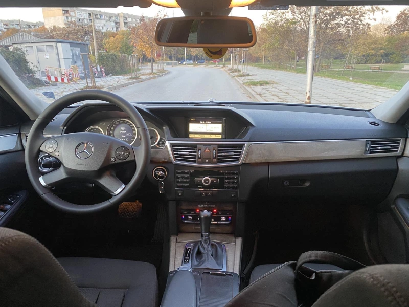 Mercedes-Benz E 200, снимка 9 - Автомобили и джипове - 48114261