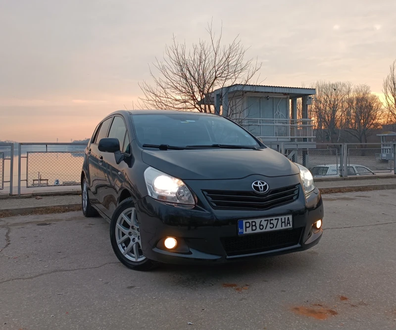 Toyota Verso 1.8 benzin/Automatic/panorama/navi/ Full Extri , снимка 1 - Автомобили и джипове - 49288629