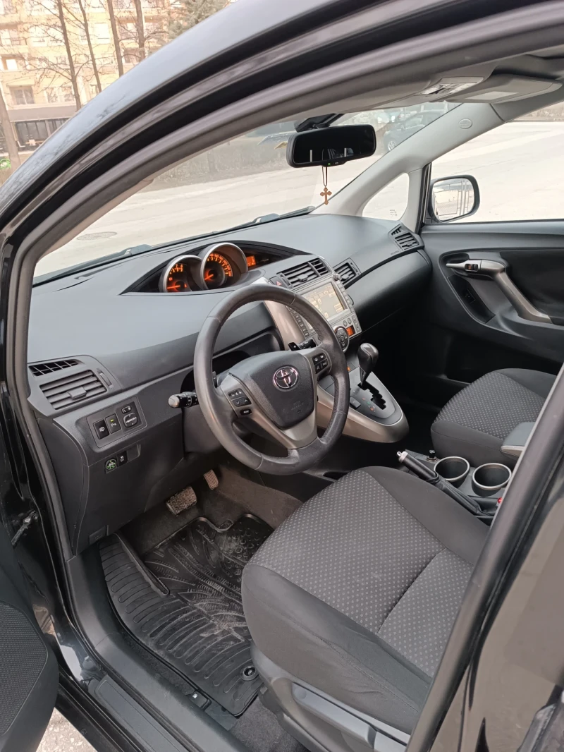 Toyota Verso 1.8 benzin/Automatic/panorama/navi/ Full Extri , снимка 8 - Автомобили и джипове - 49288629