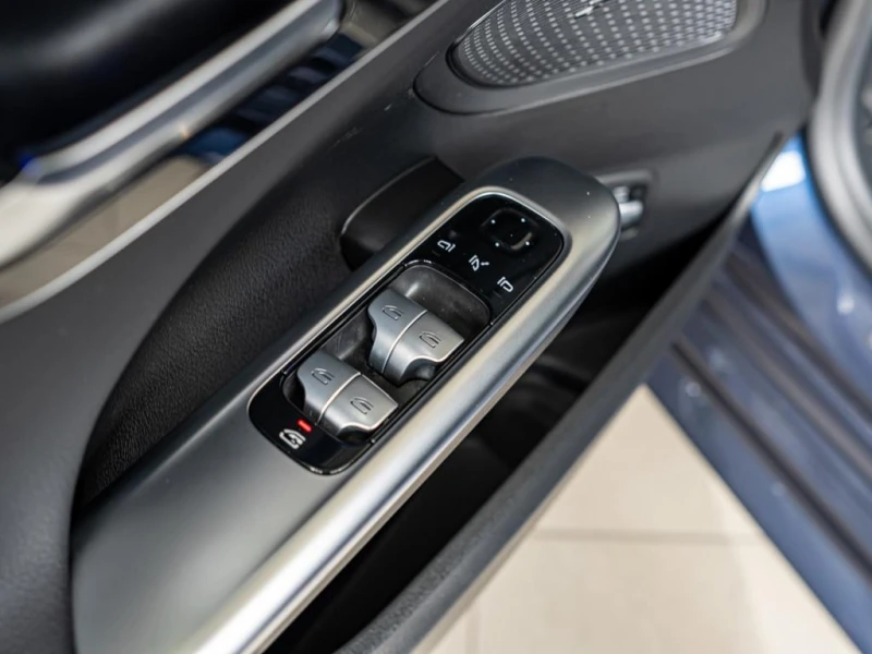 Mercedes-Benz C 300 e/ AMG/ PLUG-IN/ NIGHT/ LED/ KEYLESS/ , снимка 4 - Автомобили и джипове - 50866273