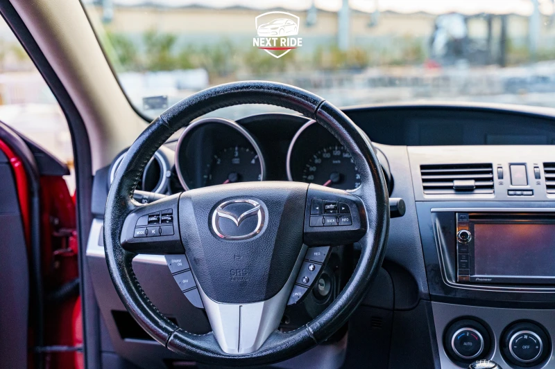 Mazda 3 1.6 HDI, Регистрирана, ТОП състояние, снимка 11 - Автомобили и джипове - 52052971