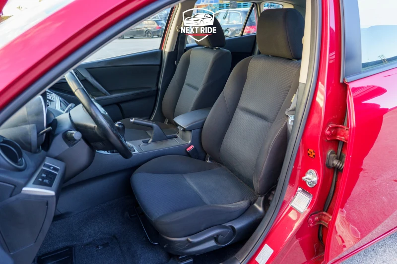 Mazda 3 1.6 HDI, Регистрирана, ТОП състояние, снимка 9 - Автомобили и джипове - 52052971