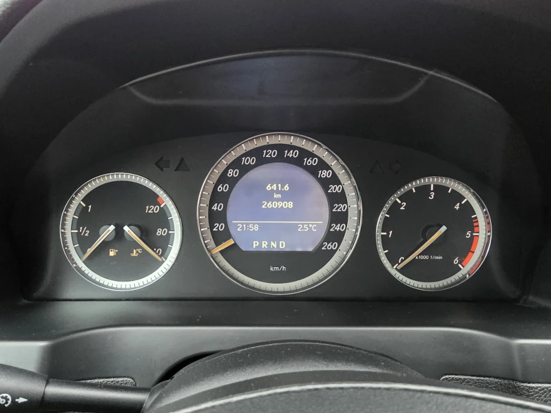 Mercedes-Benz C 200 Седан-АВТОМАТ, снимка 12 - Автомобили и джипове - 52896342