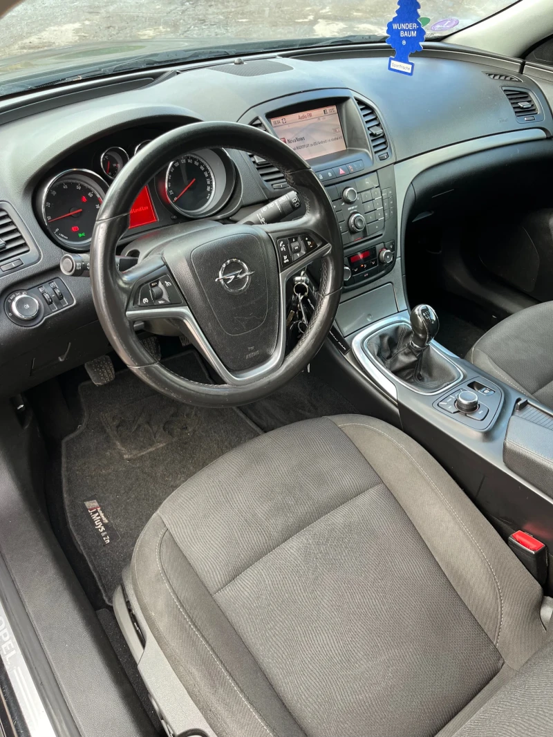 Opel Insignia 1.6T Sports Tourer , снимка 5 - Автомобили и джипове - 53400373