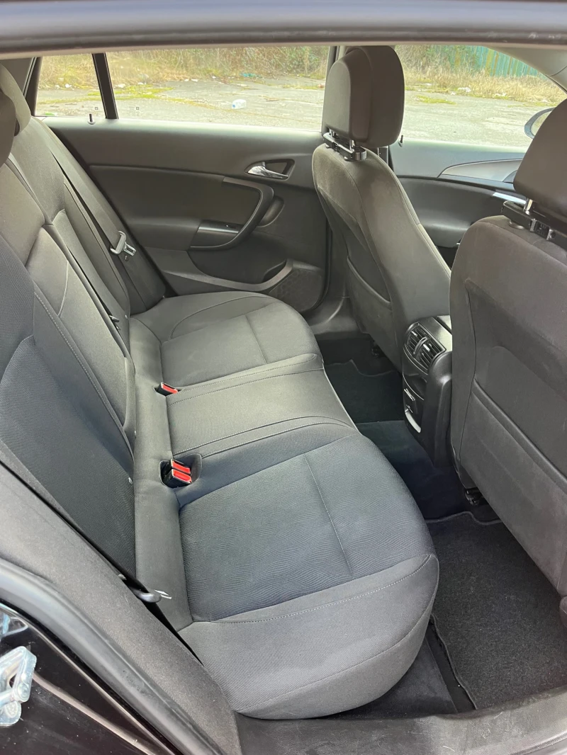 Opel Insignia 1.6T Sports Tourer , снимка 7 - Автомобили и джипове - 53400373