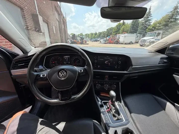 VW Jetta Automatic, снимка 8 - Автомобили и джипове - 56011134