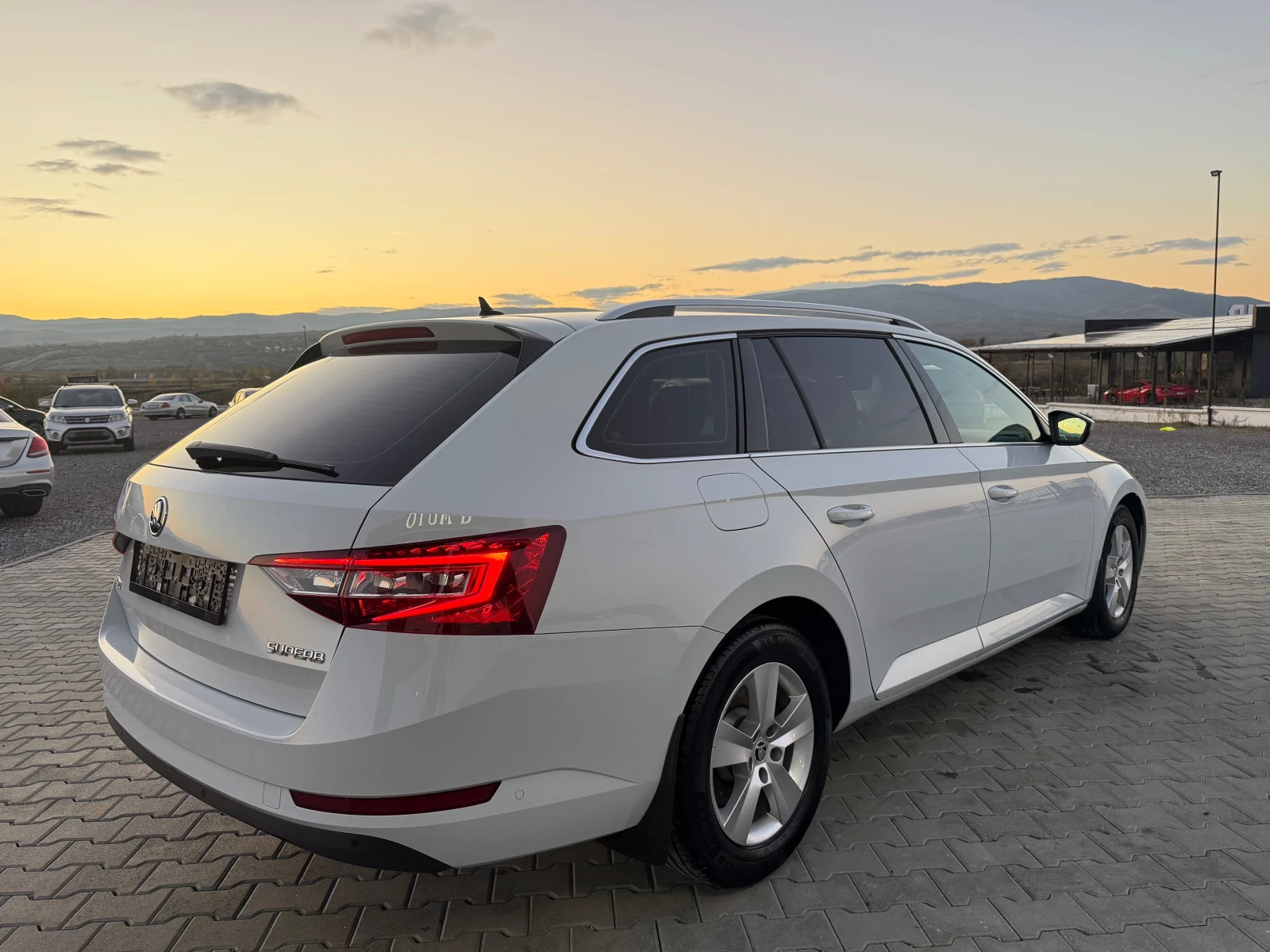 Skoda Superb 2.0TDI 150 ks Собствен лизинг !!!7170 лв - изображение 6