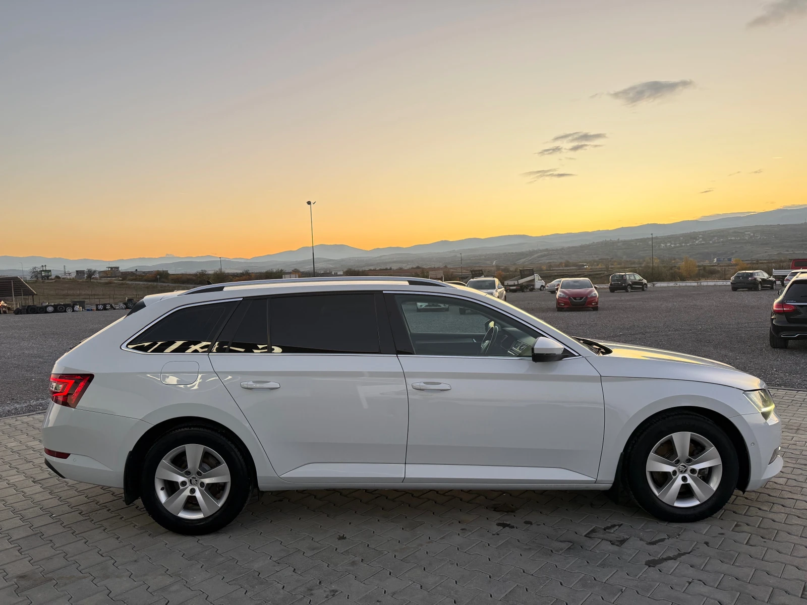 Skoda Superb 2.0TDI 150 ks Собствен лизинг !!!7170 лв - изображение 5