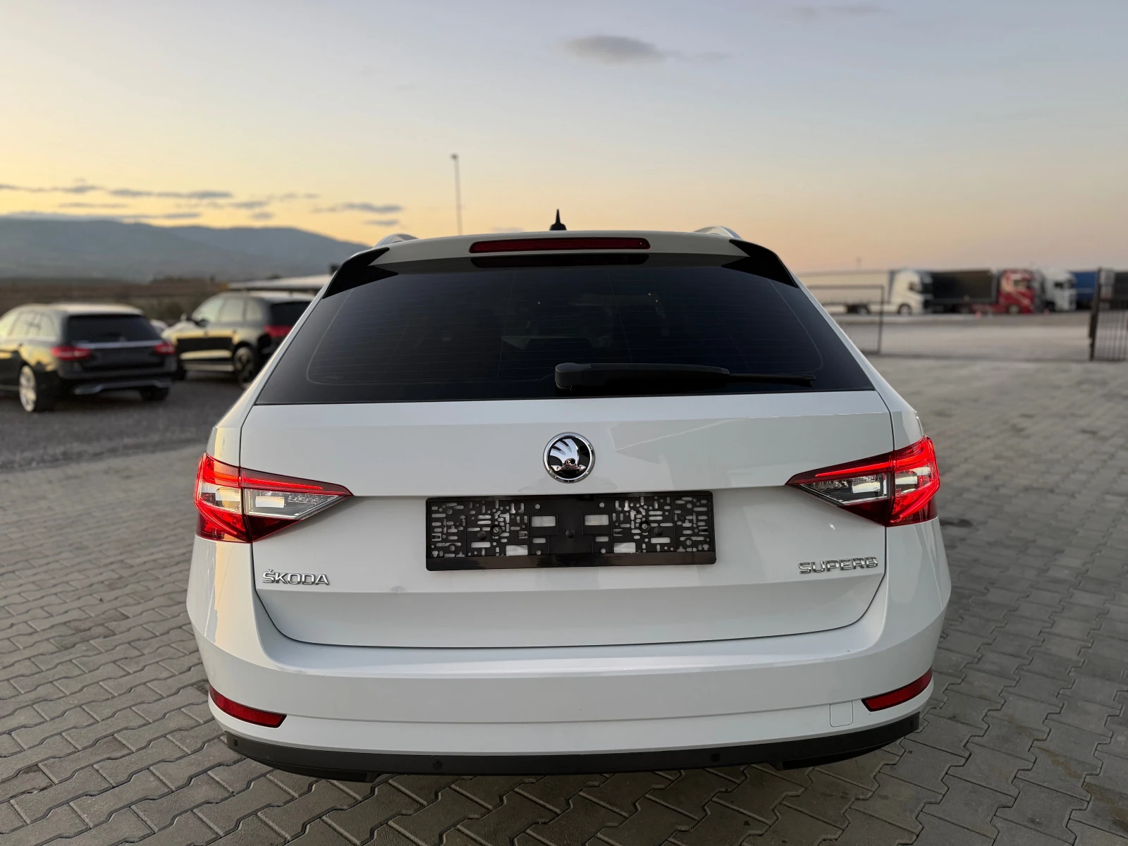 Skoda Superb 2.0TDI 150 ks Собствен лизинг !!!7170 лв - изображение 7