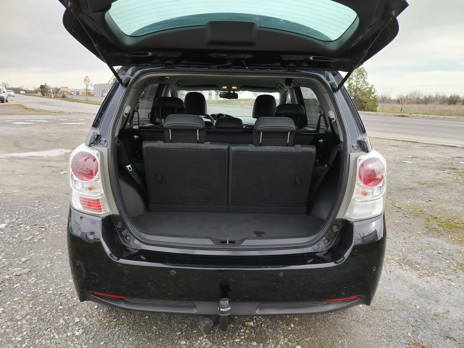 Toyota Verso 1.8i - 147 к.с / FACELIFT / 6+ 1 МЕСТА / НАВИГАЦИЯ - изображение 9