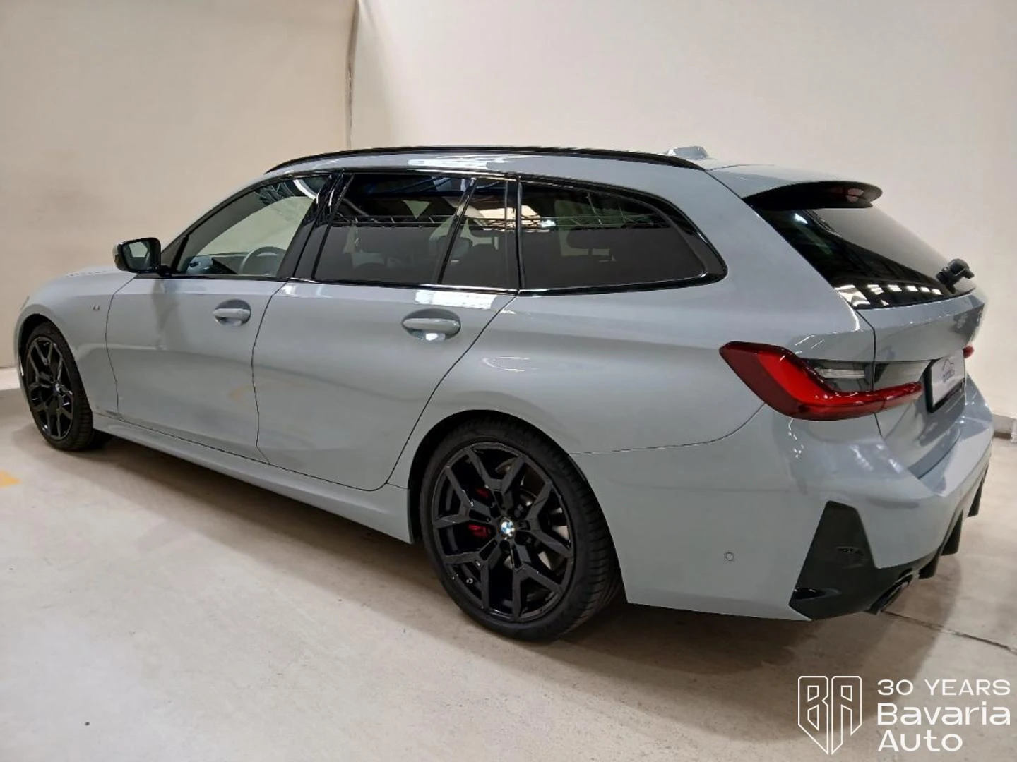 BMW 320 d Touring xDrive M Sport Paket, снимка 2 - Автомобили и джипове - 54744936