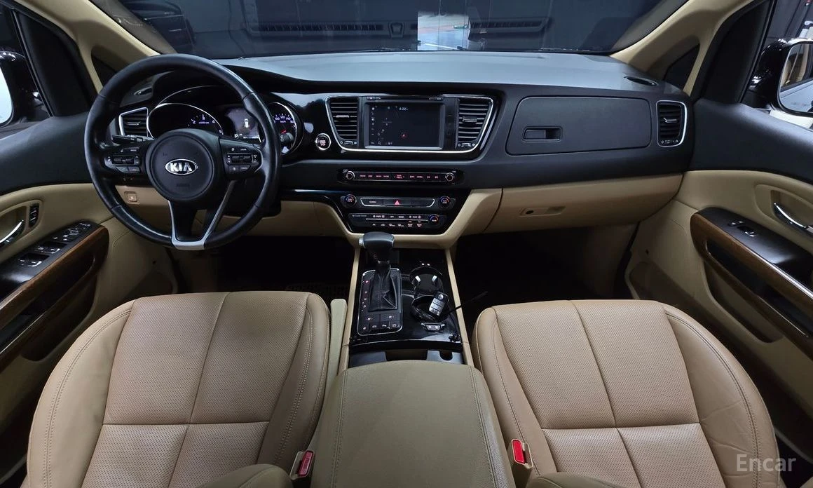 Kia Carnival, снимка 7 - Автомобили и джипове - 54763334