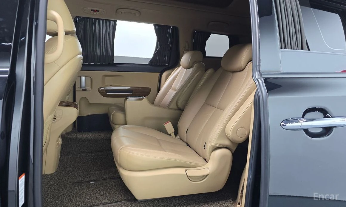 Kia Carnival, снимка 12 - Автомобили и джипове - 54763334