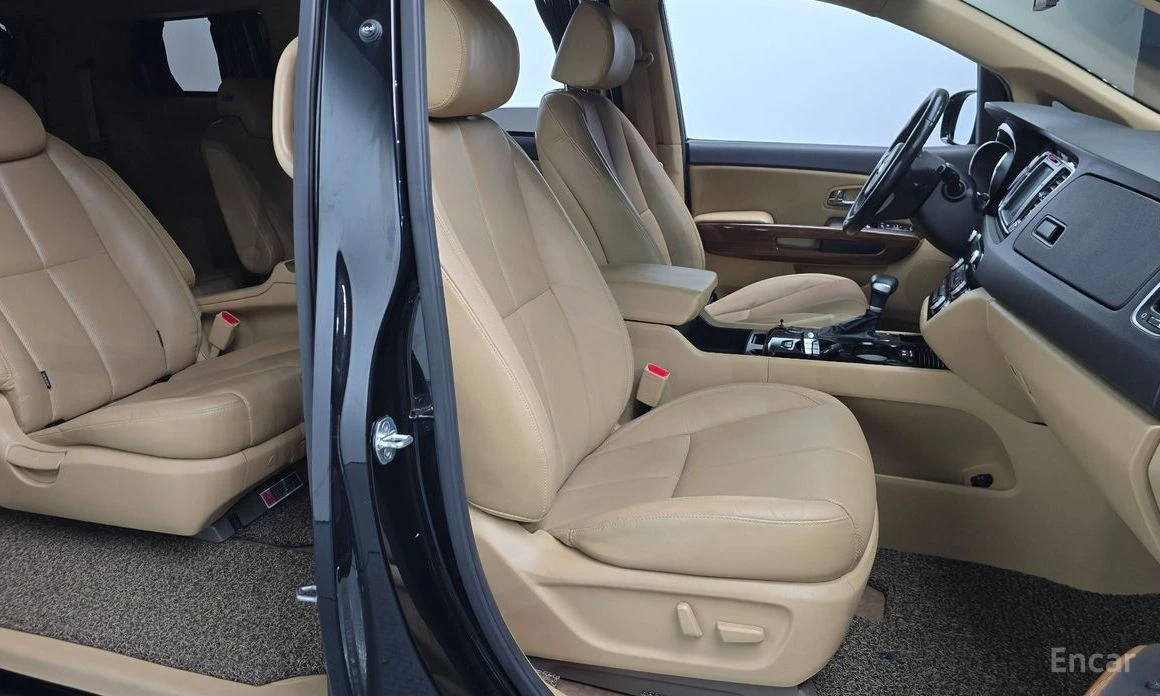 Kia Carnival, снимка 10 - Автомобили и джипове - 54763334