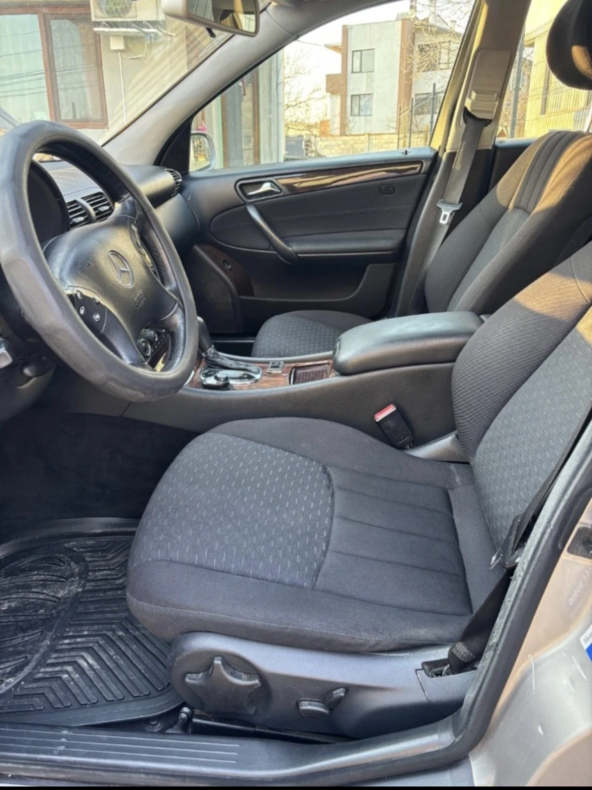 Mercedes-Benz C 220, снимка 8 - Автомобили и джипове - 54906093