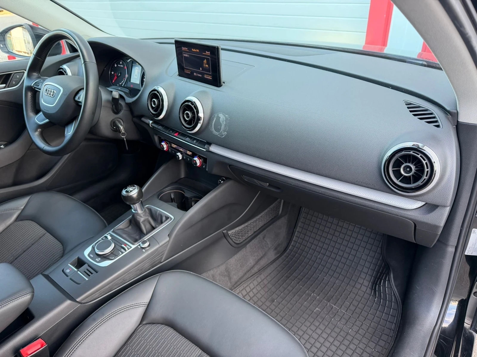Audi A3 1.6TDI SPORTBACK NAVI KLIMATRONIK EVRO 6B ЛИЗИНГ!!, снимка 12 - Автомобили и джипове - 55848784