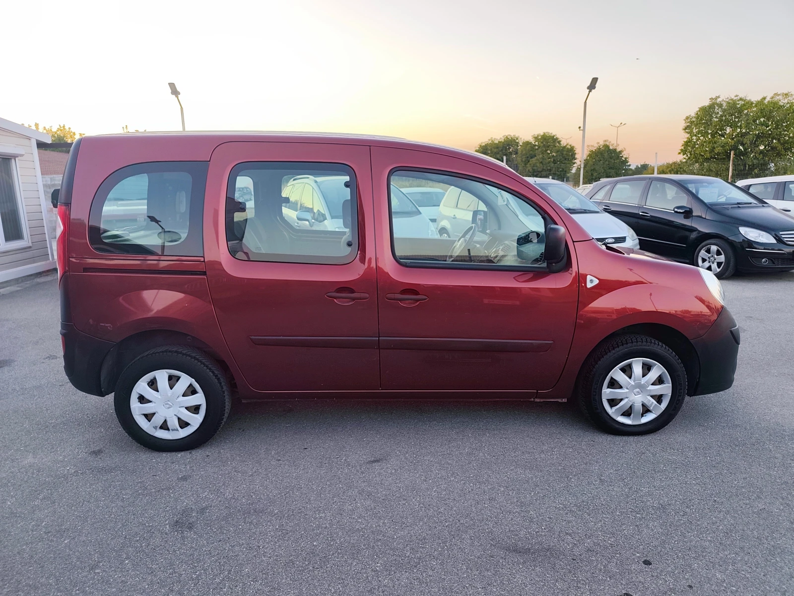 Renault Kangoo 1.5DCI КЛИМАТИК, снимка 2 - Автомобили и джипове - 56014671