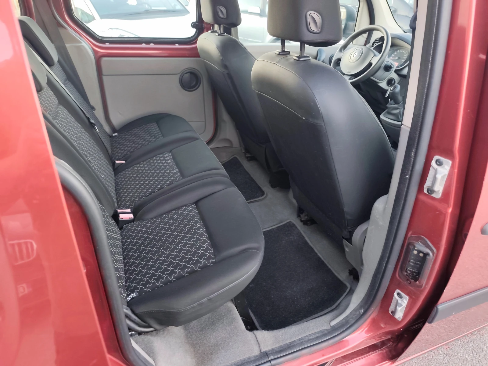 Renault Kangoo 1.5DCI КЛИМАТИК, снимка 10 - Автомобили и джипове - 56014671