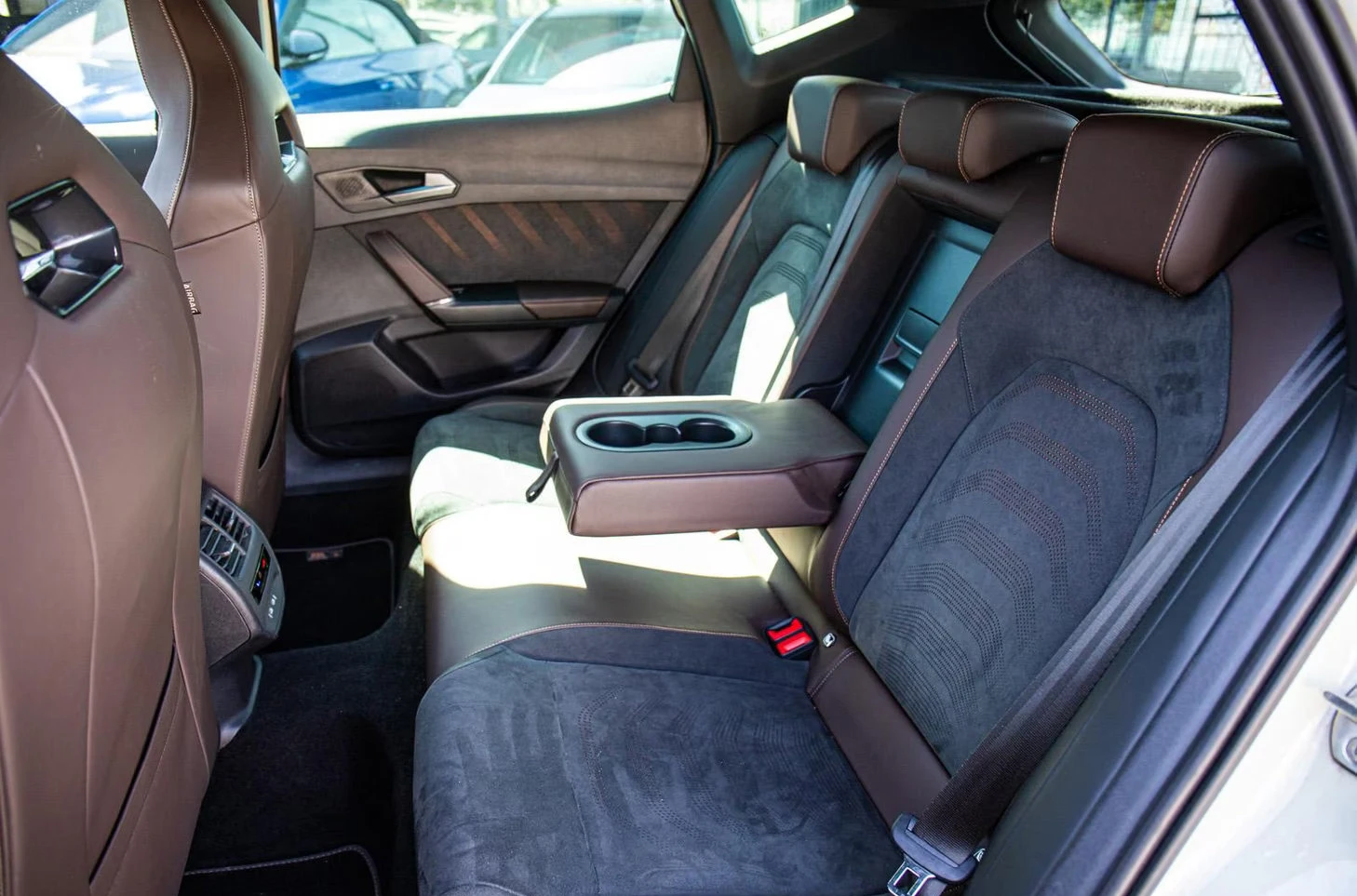 Cupra Formentor VZ5/390HP/TAIGAGREY/4DRIVE/MATRIX/ACC/360/BEA/970z | Mobile.bg � ����������� 14