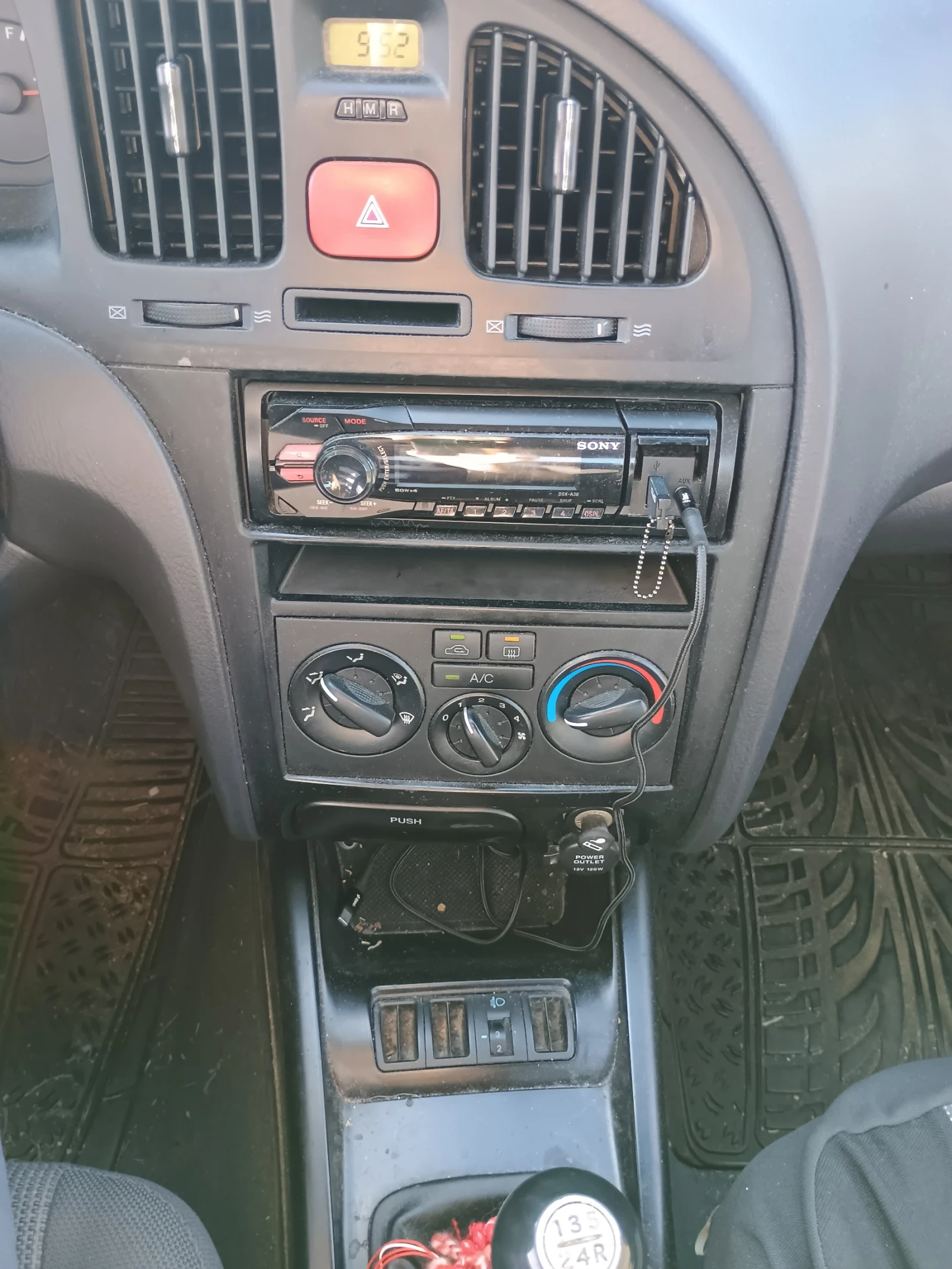 Hyundai Elantra 1.6 GL LPG, снимка 13 - Автомобили и джипове - 56579892