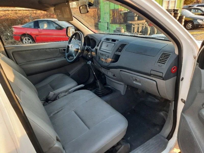 Toyota Hilux 2.5 TDI  PIKAP, снимка 12 - Автомобили и джипове - 48050304